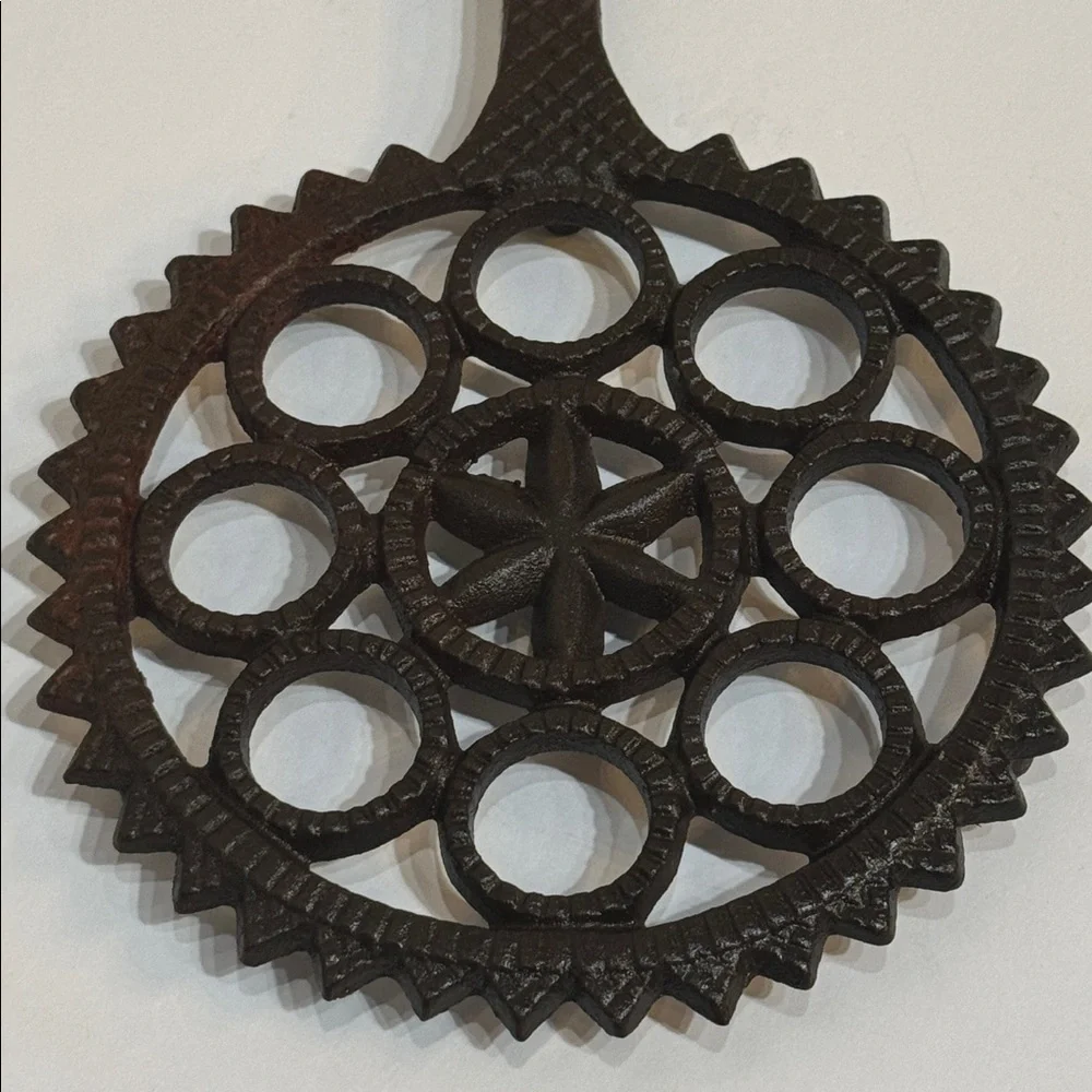 Vtg Black Cast Iron Trivet Star with Handle Footed Western Rustic Farmhouse